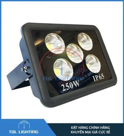 Đèn Pha LED Pha Tròn Sân bóng Pickleball Công Suất 250W Mã TQL-DPT5-250